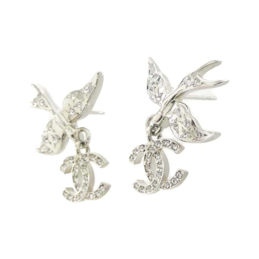 CHANEL Authentic White Earrings - Picture 2 of 3